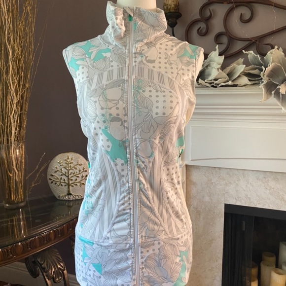 Vintage Lululemon Vest with Side Mesh Panels with Grey/Turquoise Lily Pattern - Picture 2 of 16